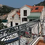 Sandra Hvar