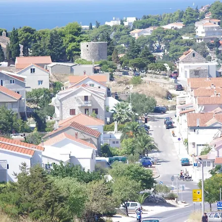 Apartment Sandra Hvar *