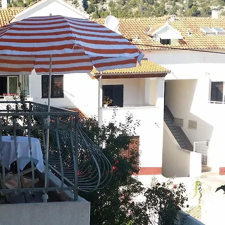 Apartment Sandra Hvar