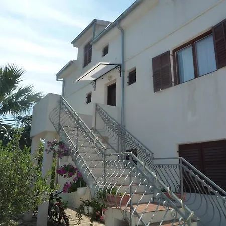 Apartment Sandra Hvar