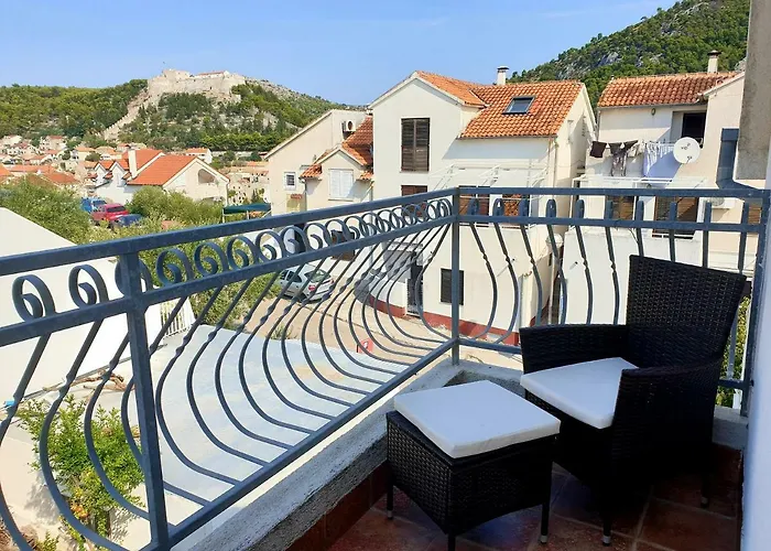 Sandra Hvar * חוואר