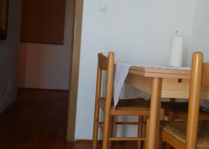 Sandra Hvar * 赫瓦尔